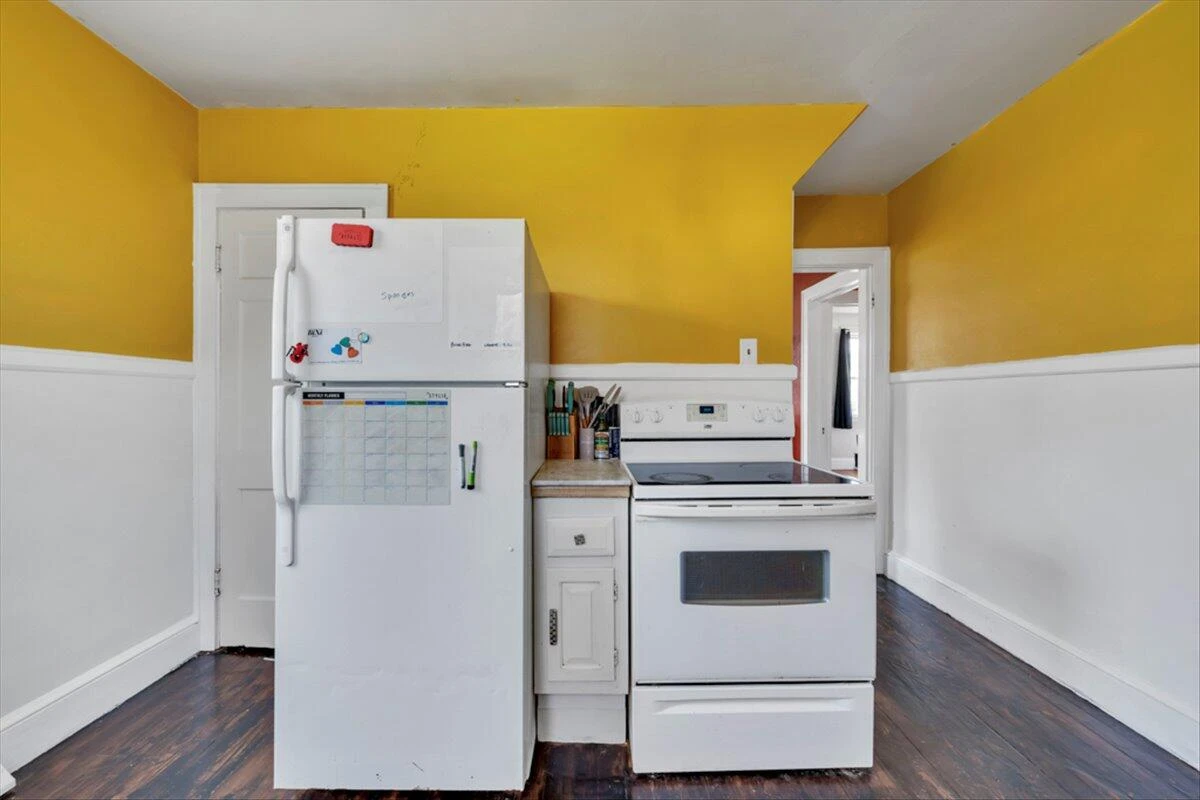 1160 Montrose AVE - Photo 16