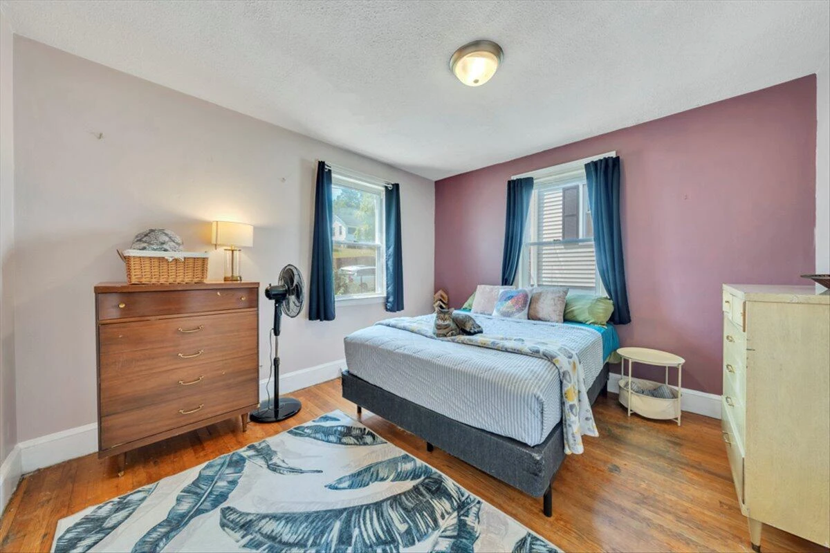 1160 Montrose AVE - Photo 17