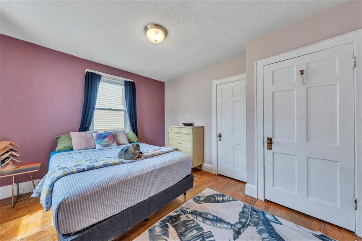1160 Montrose AVE - Photo 18
