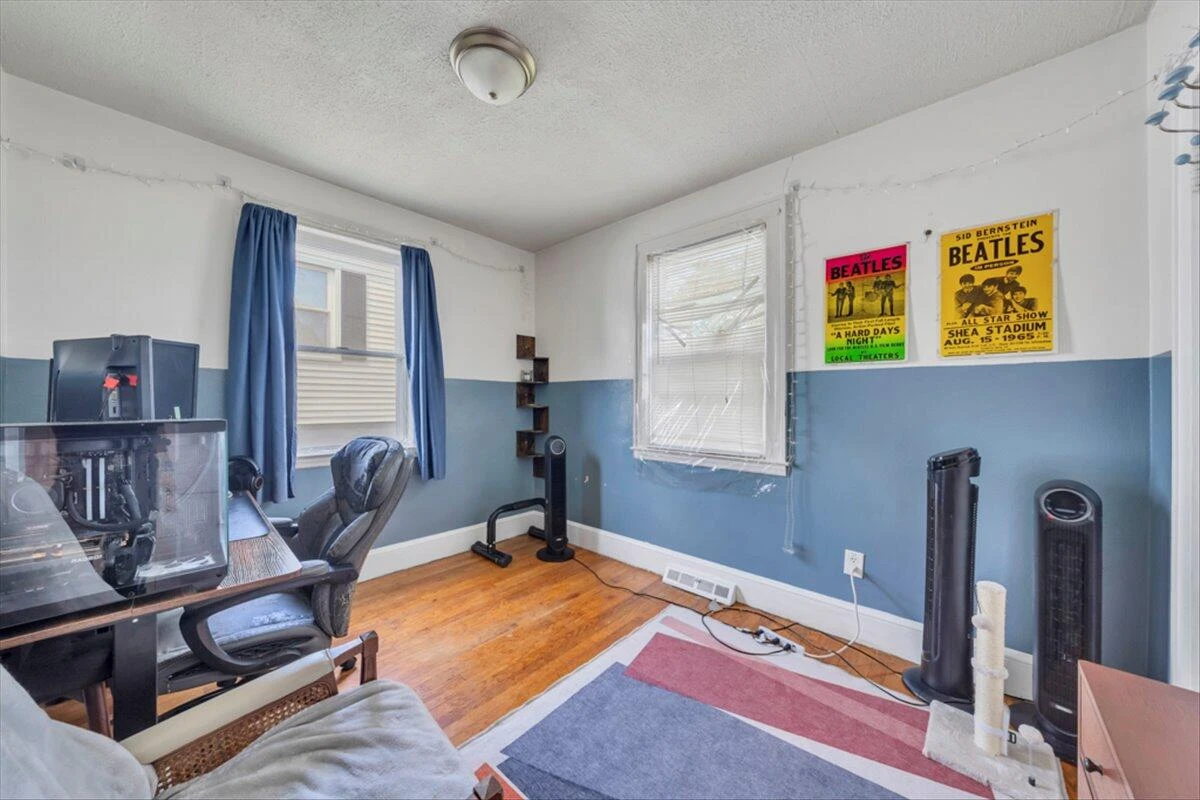 1160 Montrose AVE - Photo 19