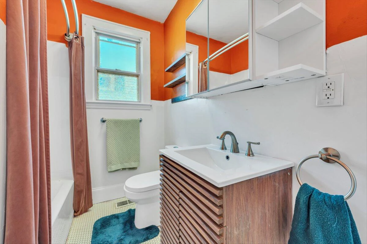 1160 Montrose AVE - Photo 21