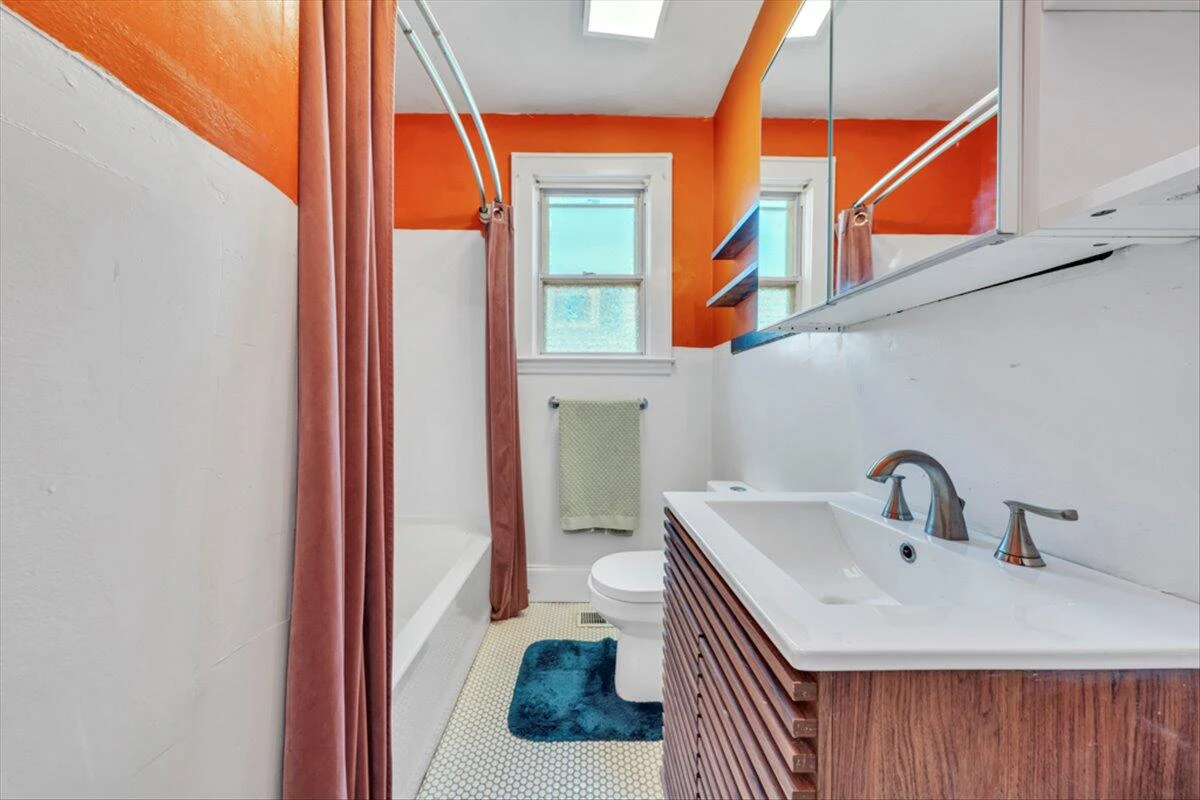 1160 Montrose AVE - Photo 22