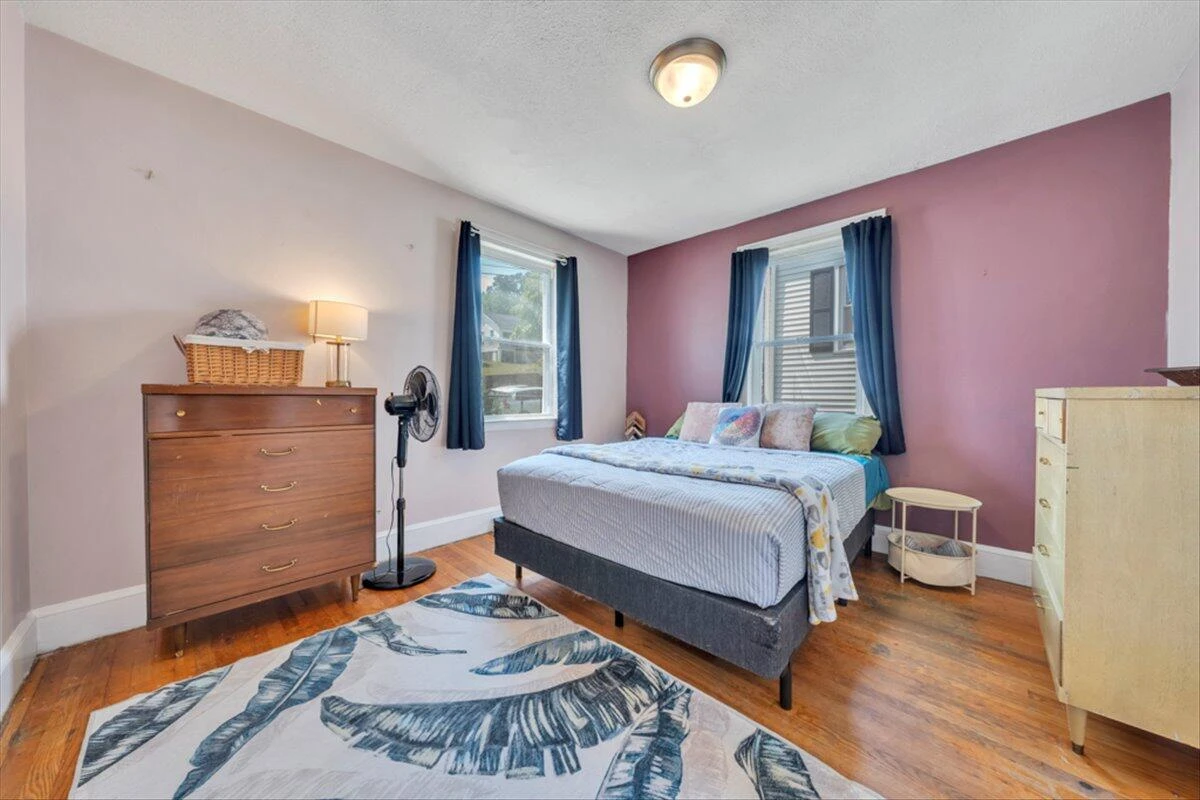 1160 Montrose AVE - Photo 23