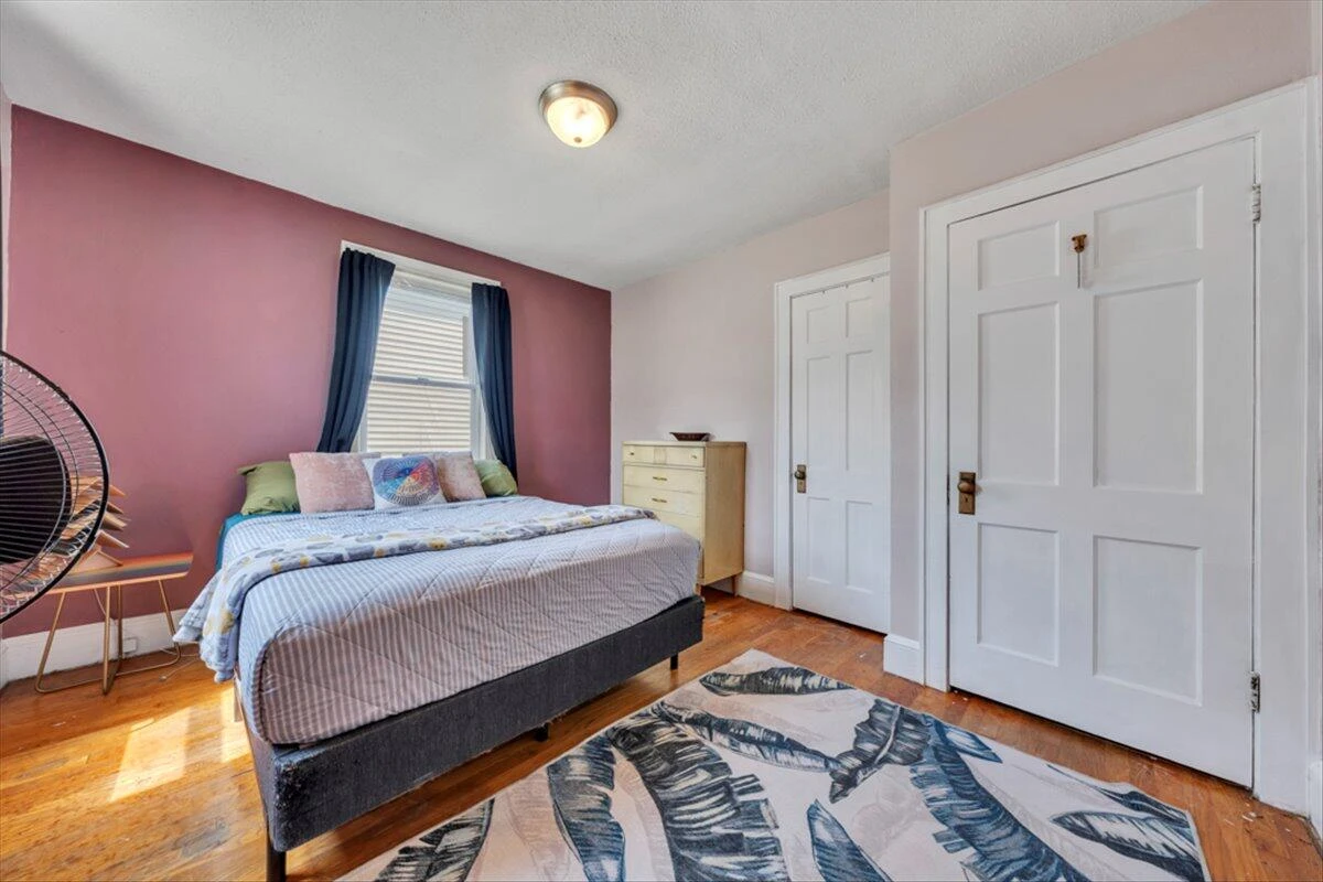 1160 Montrose AVE - Photo 24
