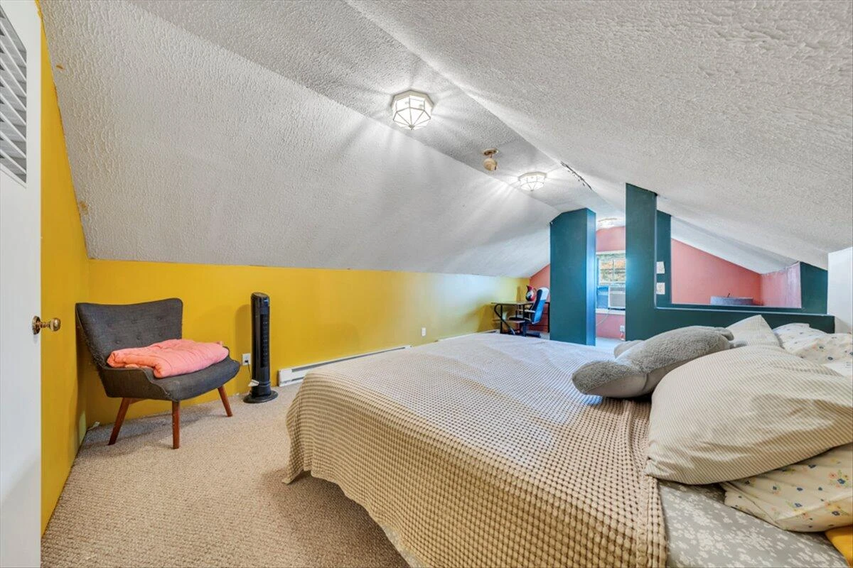 1160 Montrose AVE - Photo 27