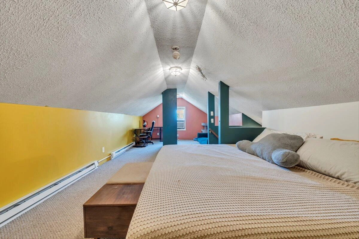 1160 Montrose AVE - Photo 28