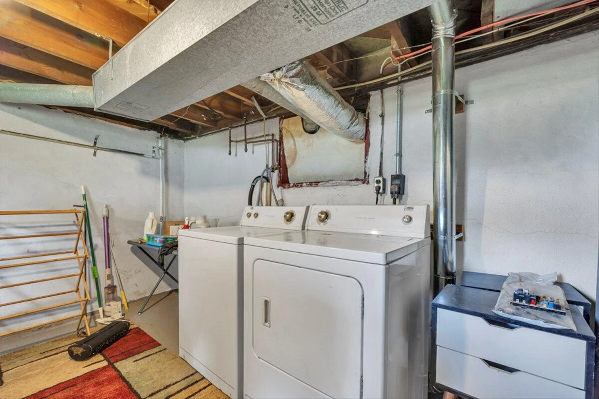 1160 Montrose AVE - Photo 29
