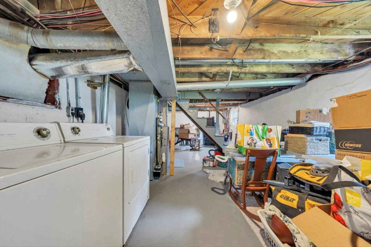 1160 Montrose AVE - Photo 31