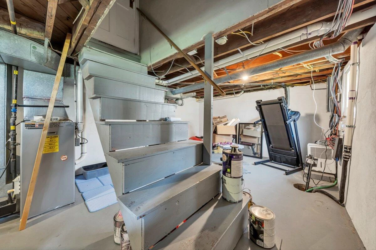 1160 Montrose AVE - Photo 32