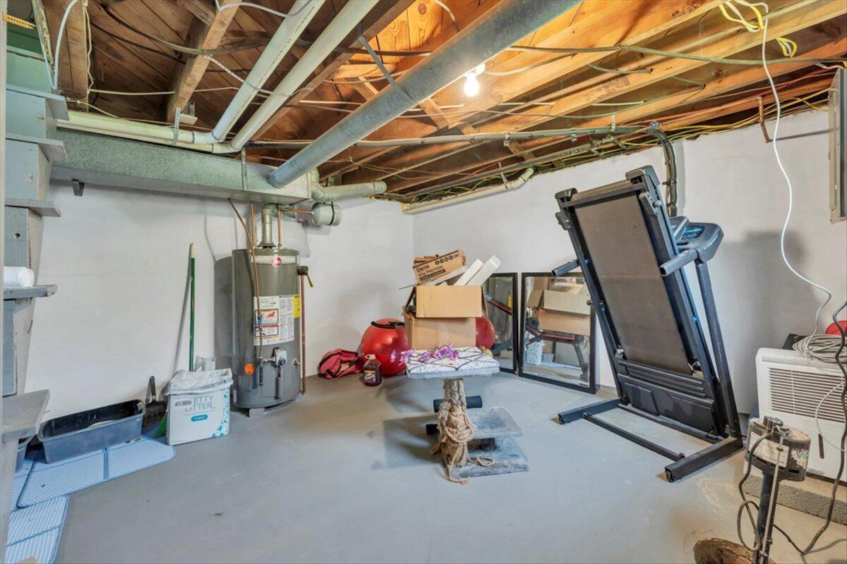 1160 Montrose AVE - Photo 33