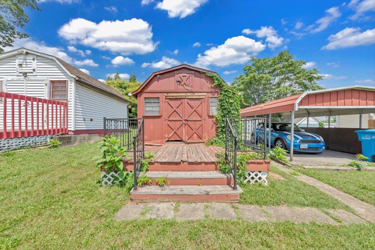 1160 Montrose AVE - Photo 34
