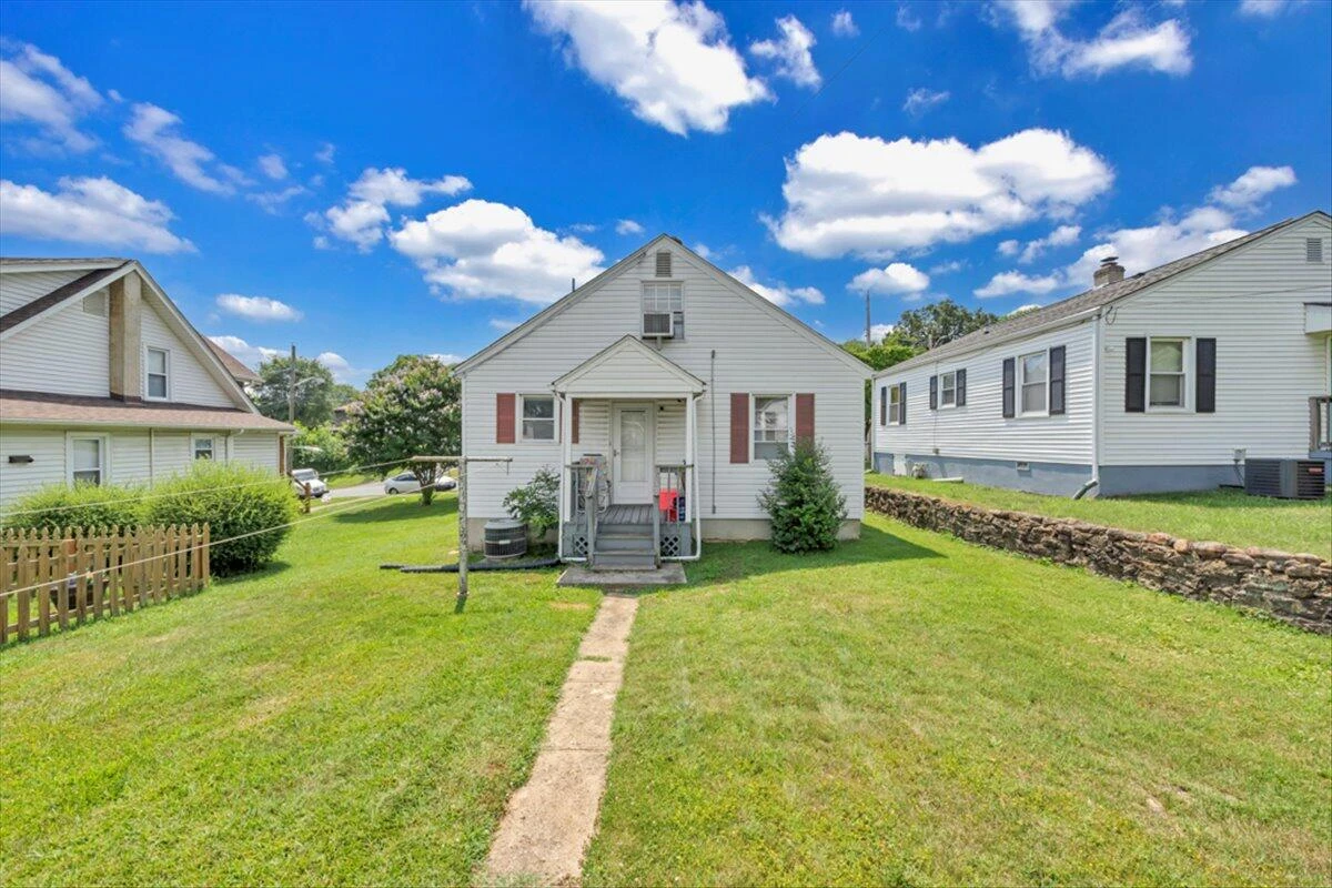 1160 Montrose AVE - Photo 35