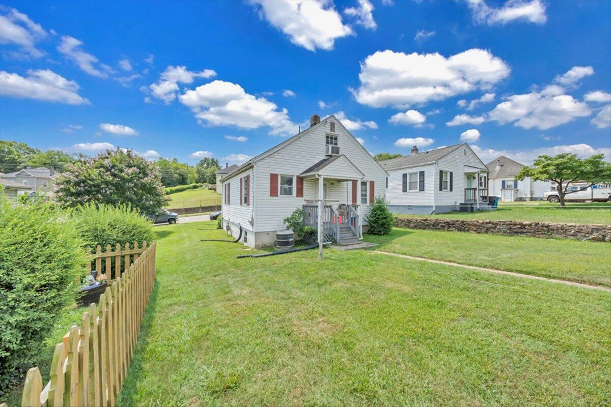 1160 Montrose AVE - Photo 37