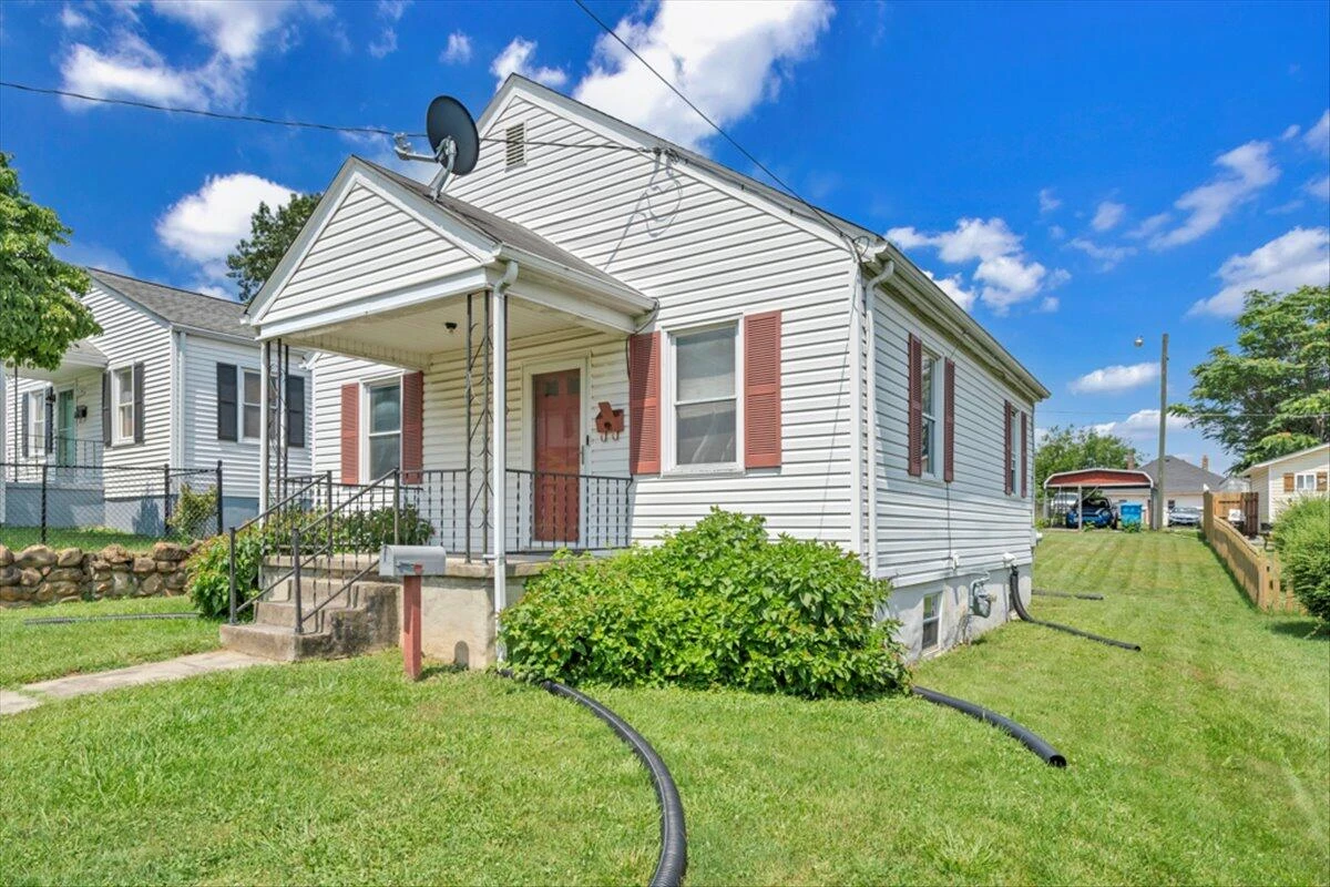 1160 Montrose AVE - Photo 40