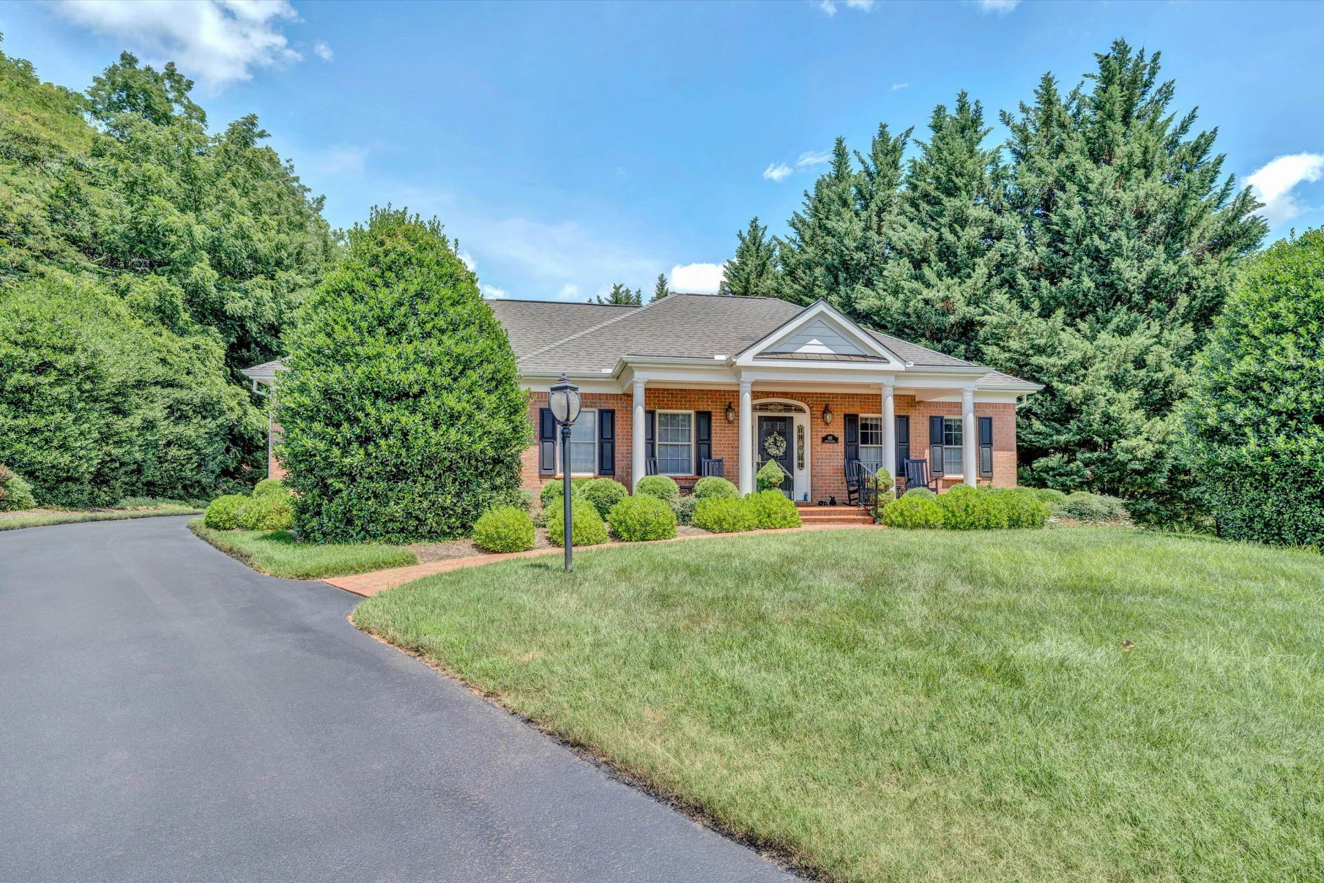 625 Highfield RD - Photo 2