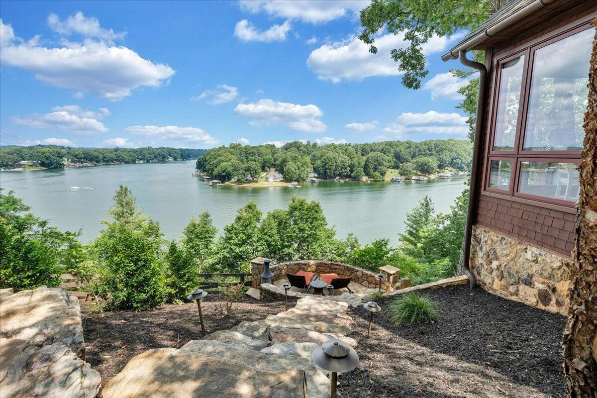 136 Village LN - Photo 101