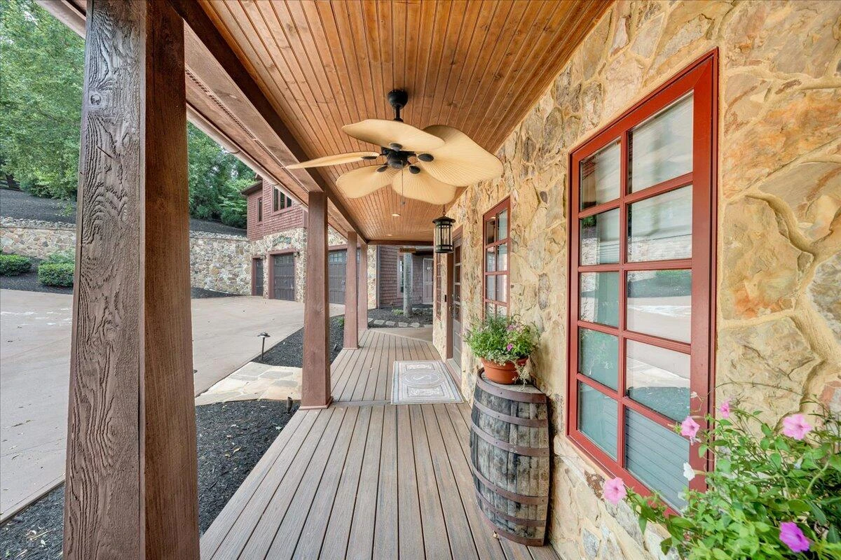 136 Village LN - Photo 111