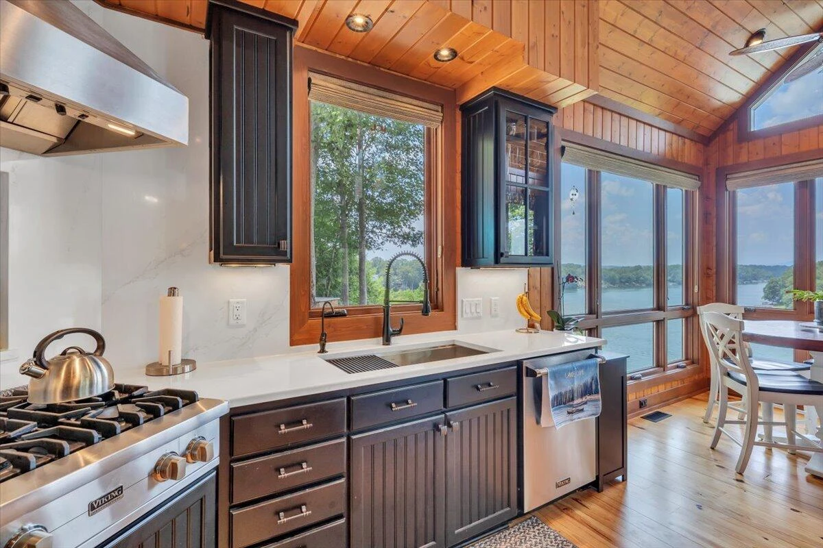136 Village LN - Photo 15