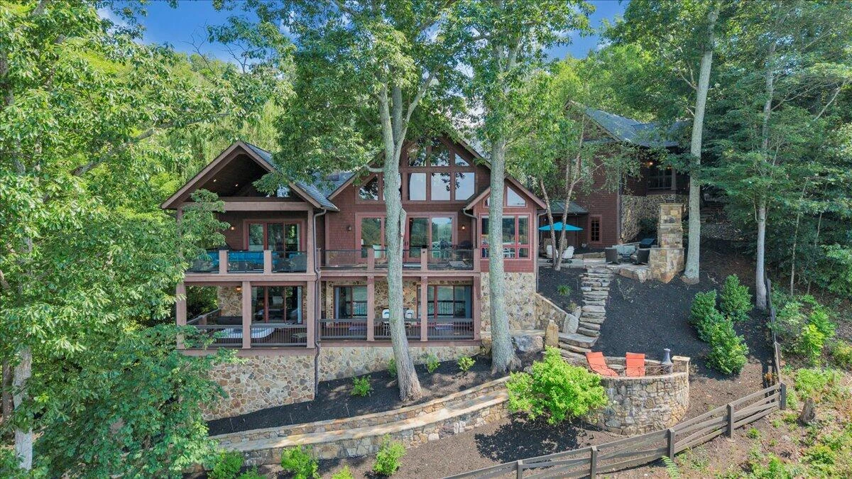 136 Village LN - Photo 2