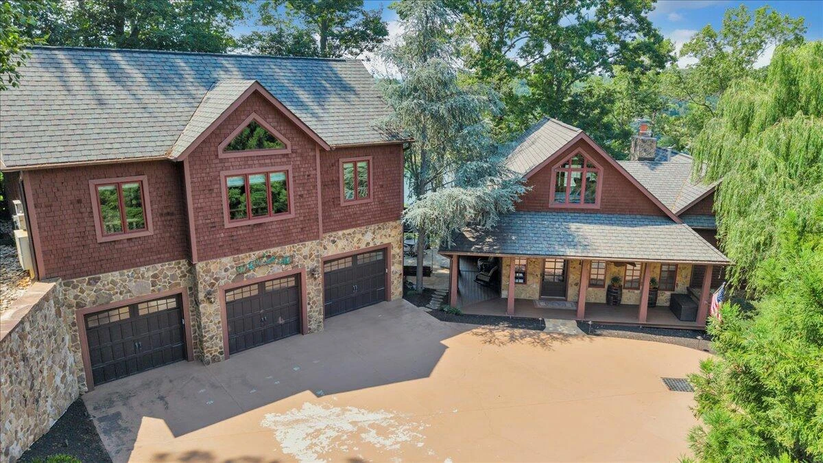 136 Village LN - Photo 3