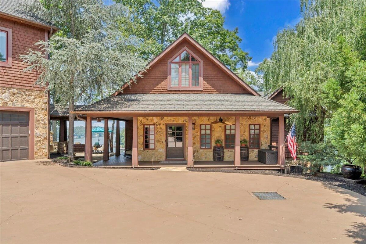 136 Village LN - Photo 4