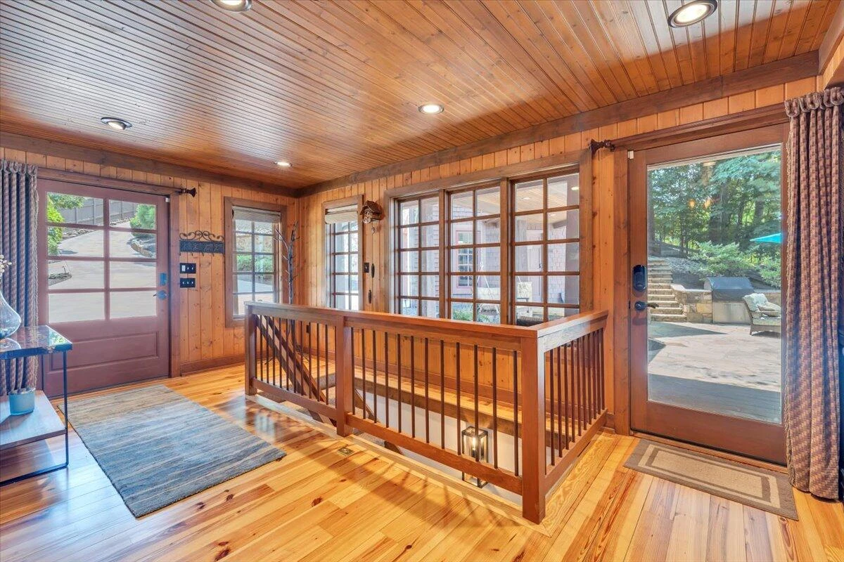 136 Village LN - Photo 5