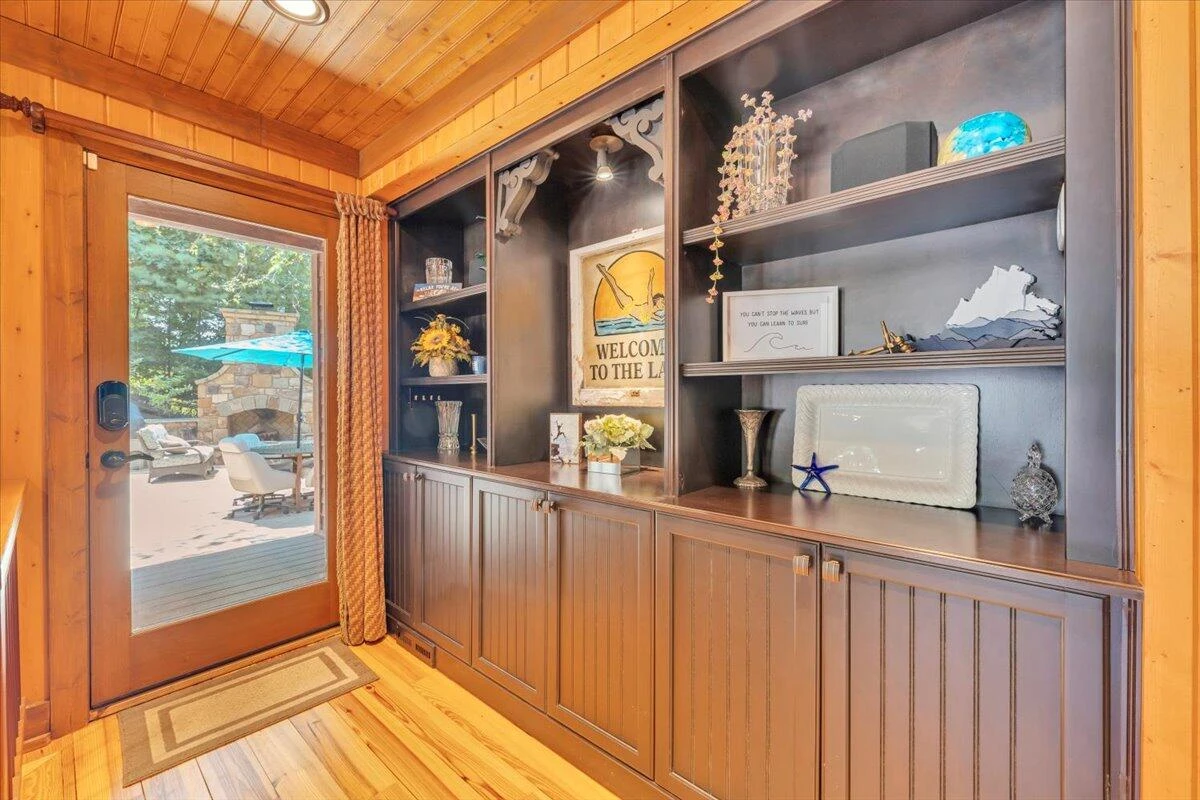 136 Village LN - Photo 7