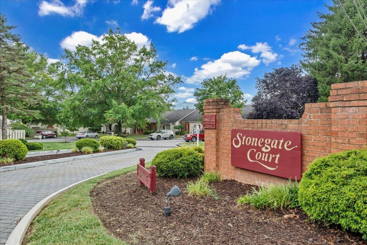 850 Stonegate CT - Photo 2