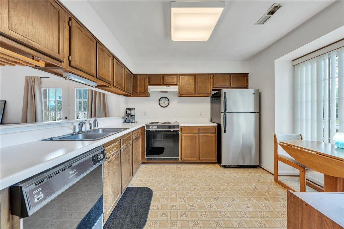 850 Stonegate CT - Photo 7