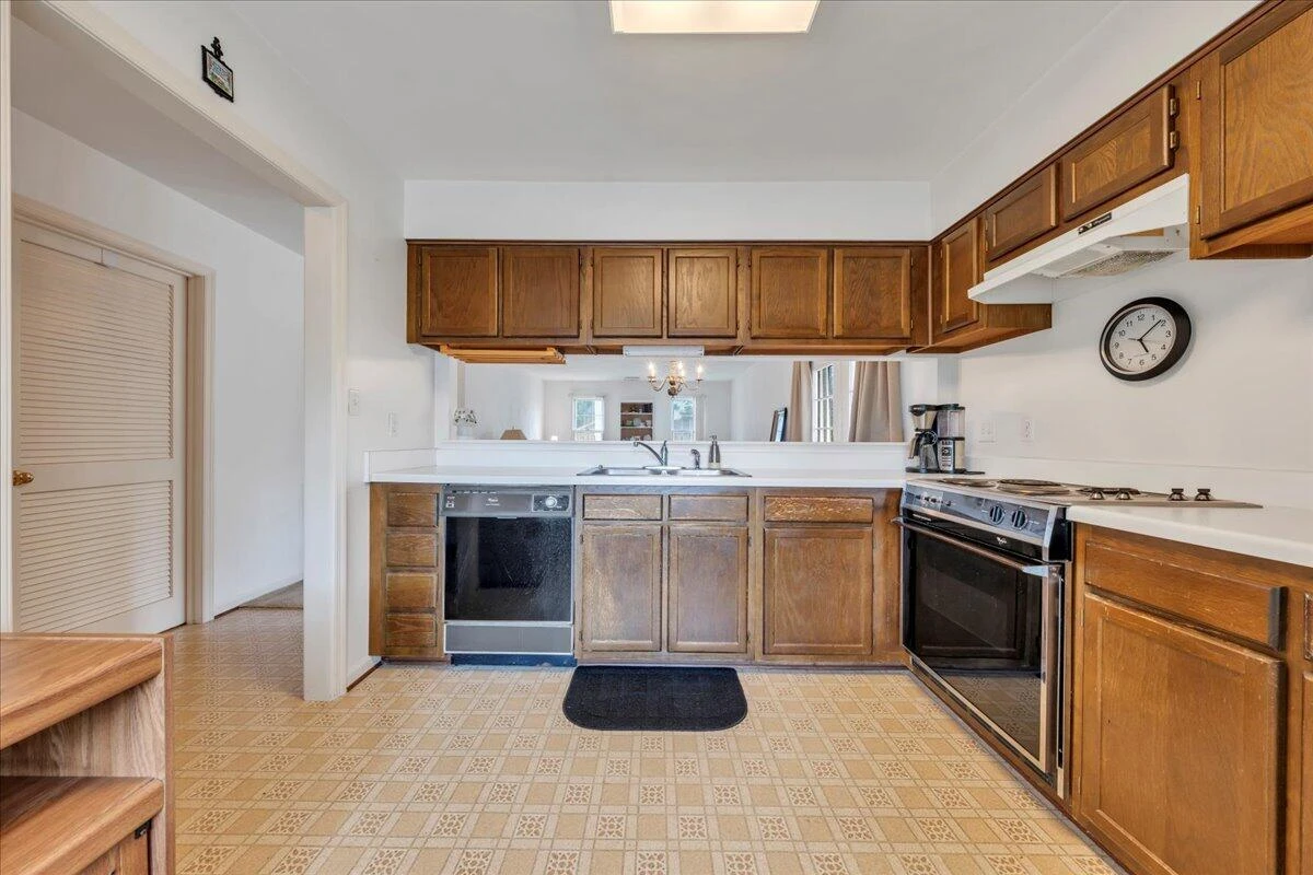 850 Stonegate CT - Photo 9