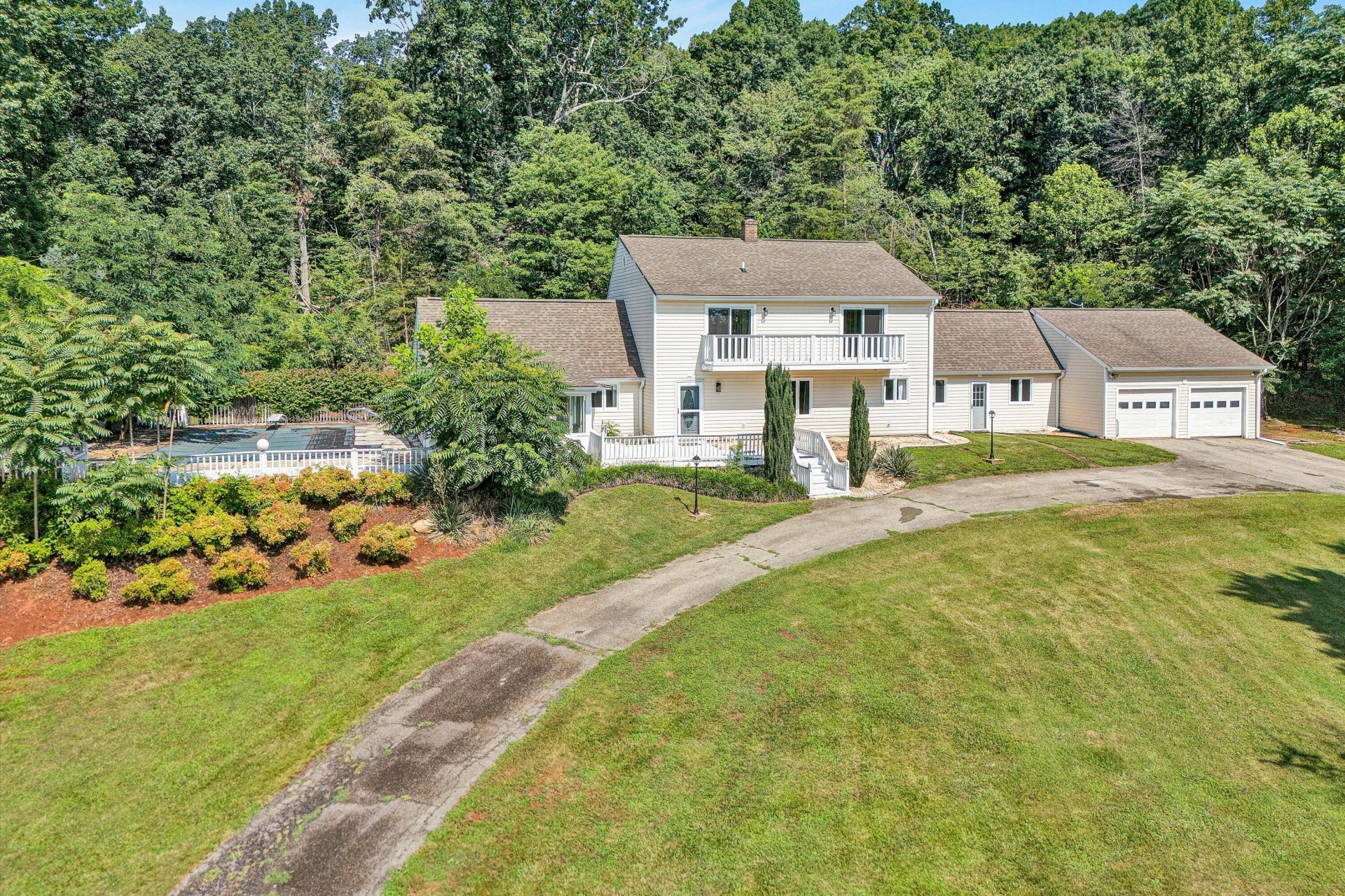 581 Windfield LN