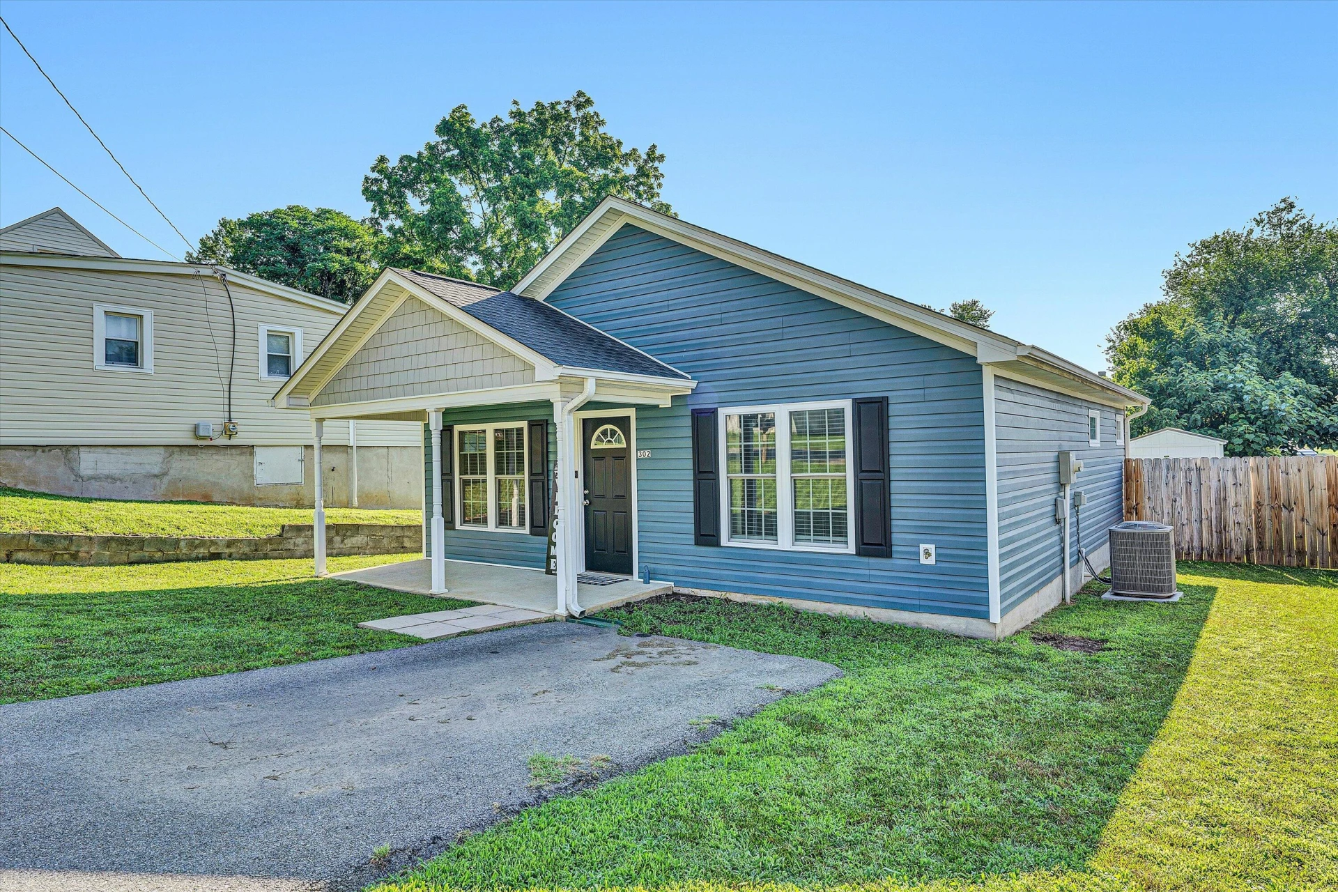 302 9th ST - Photo 3