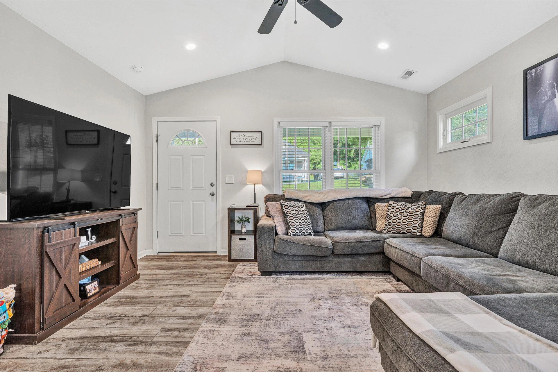 302 9th ST - Photo 5