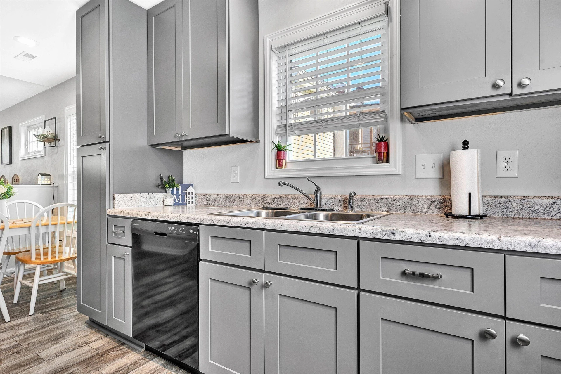 302 9th ST - Photo 9