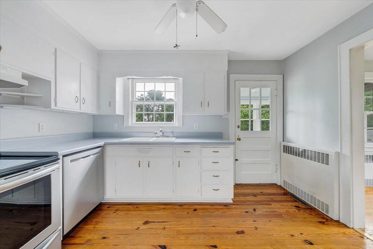 2529 Livingston RD - Photo 13