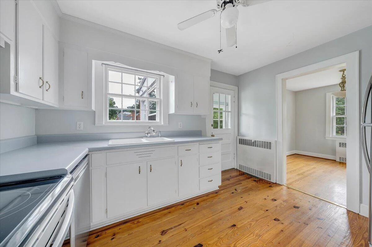 2529 Livingston RD - Photo 14