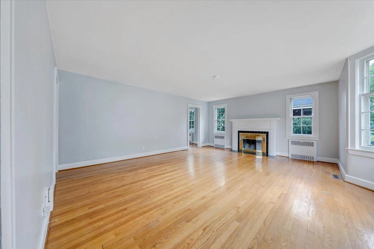 2529 Livingston RD - Photo 2