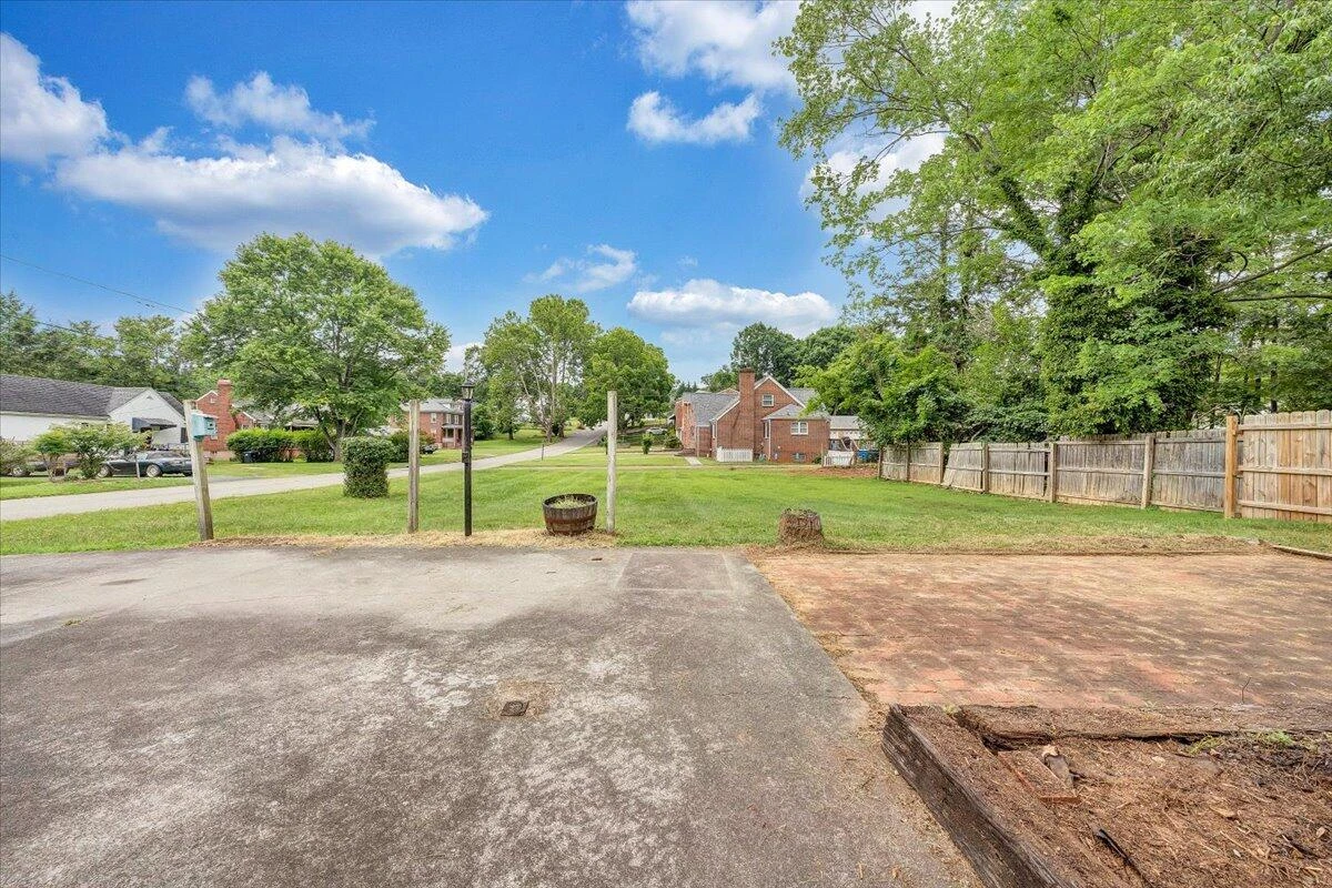2529 Livingston RD - Photo 29