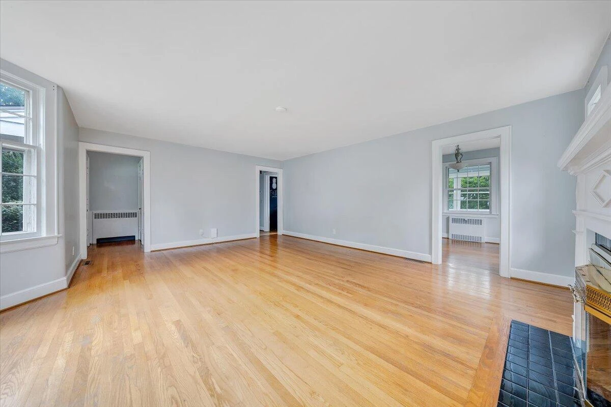2529 Livingston RD - Photo 3
