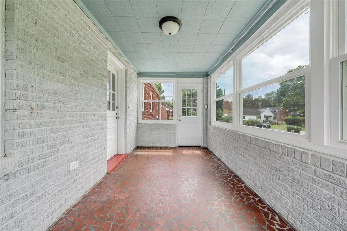 2529 Livingston RD - Photo 31