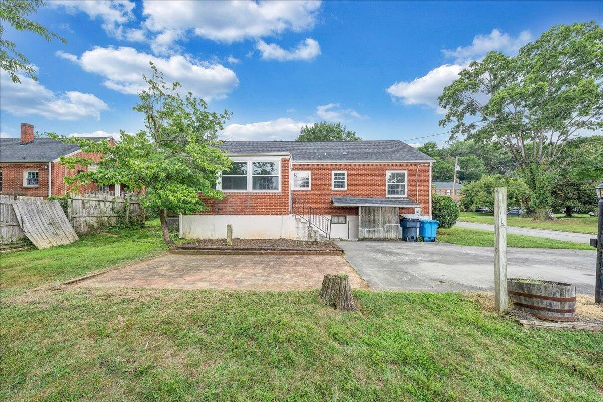 2529 Livingston RD - Photo 32