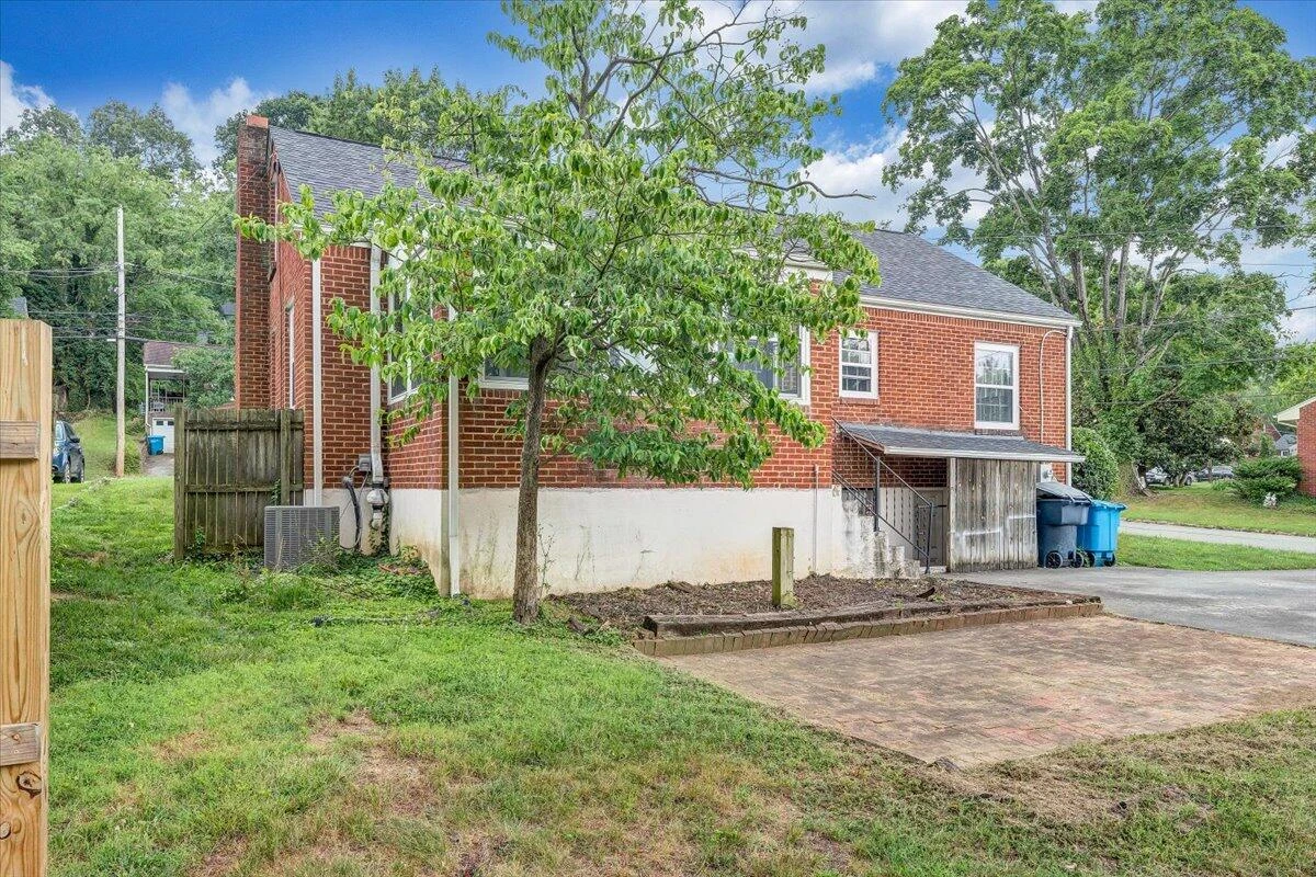 2529 Livingston RD - Photo 33