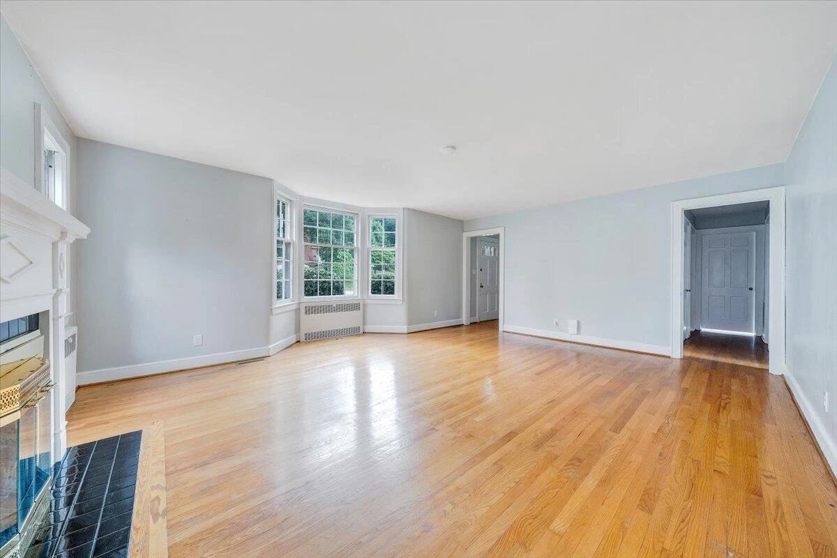 2529 Livingston RD - Photo 4