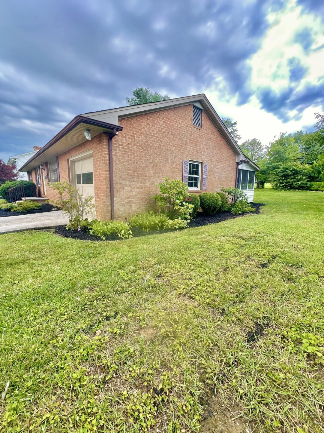 1703 Jefferson AVE - Photo 4