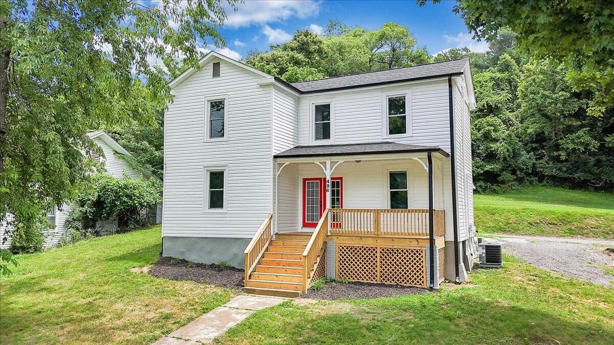 496 Boyd ST