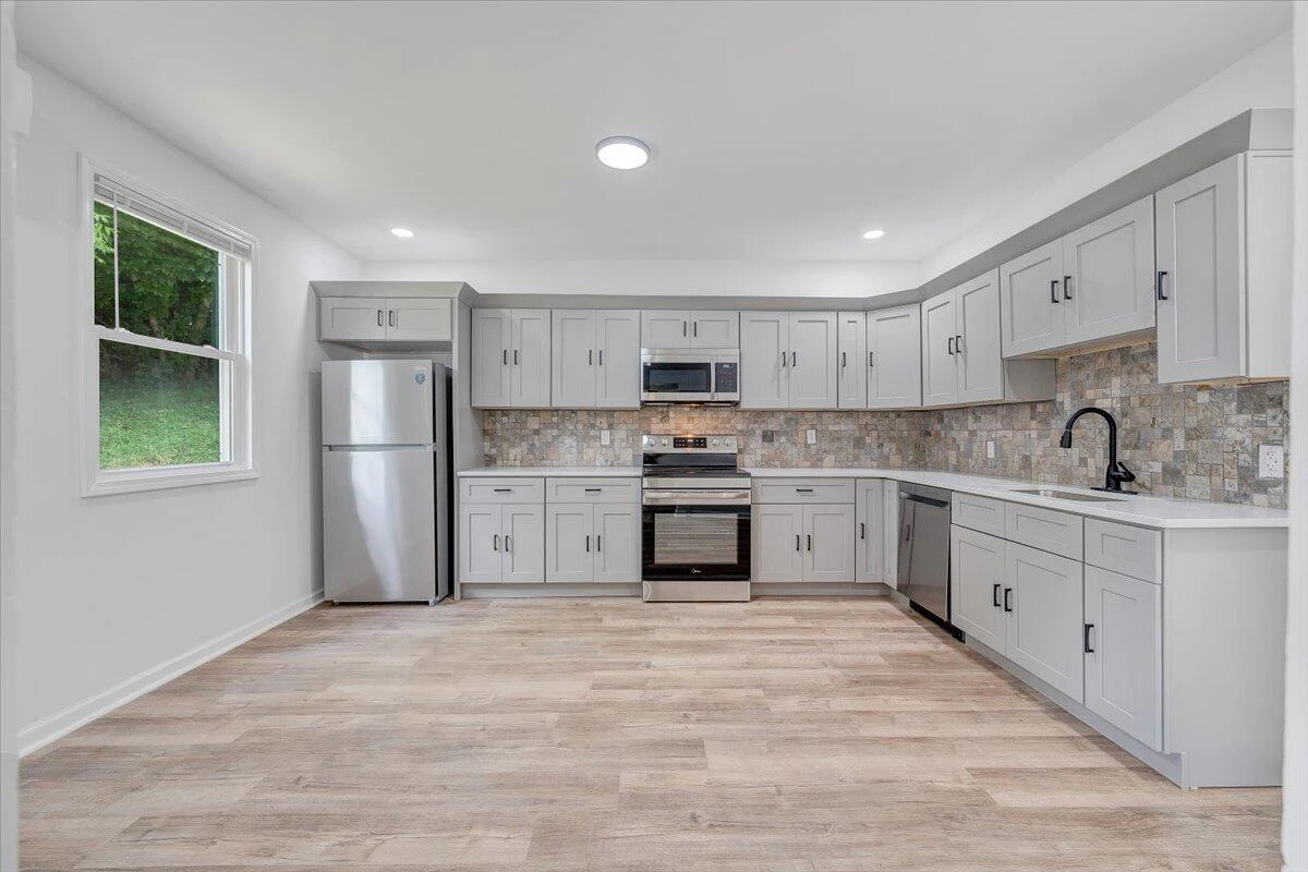 496 Boyd ST - Photo 16
