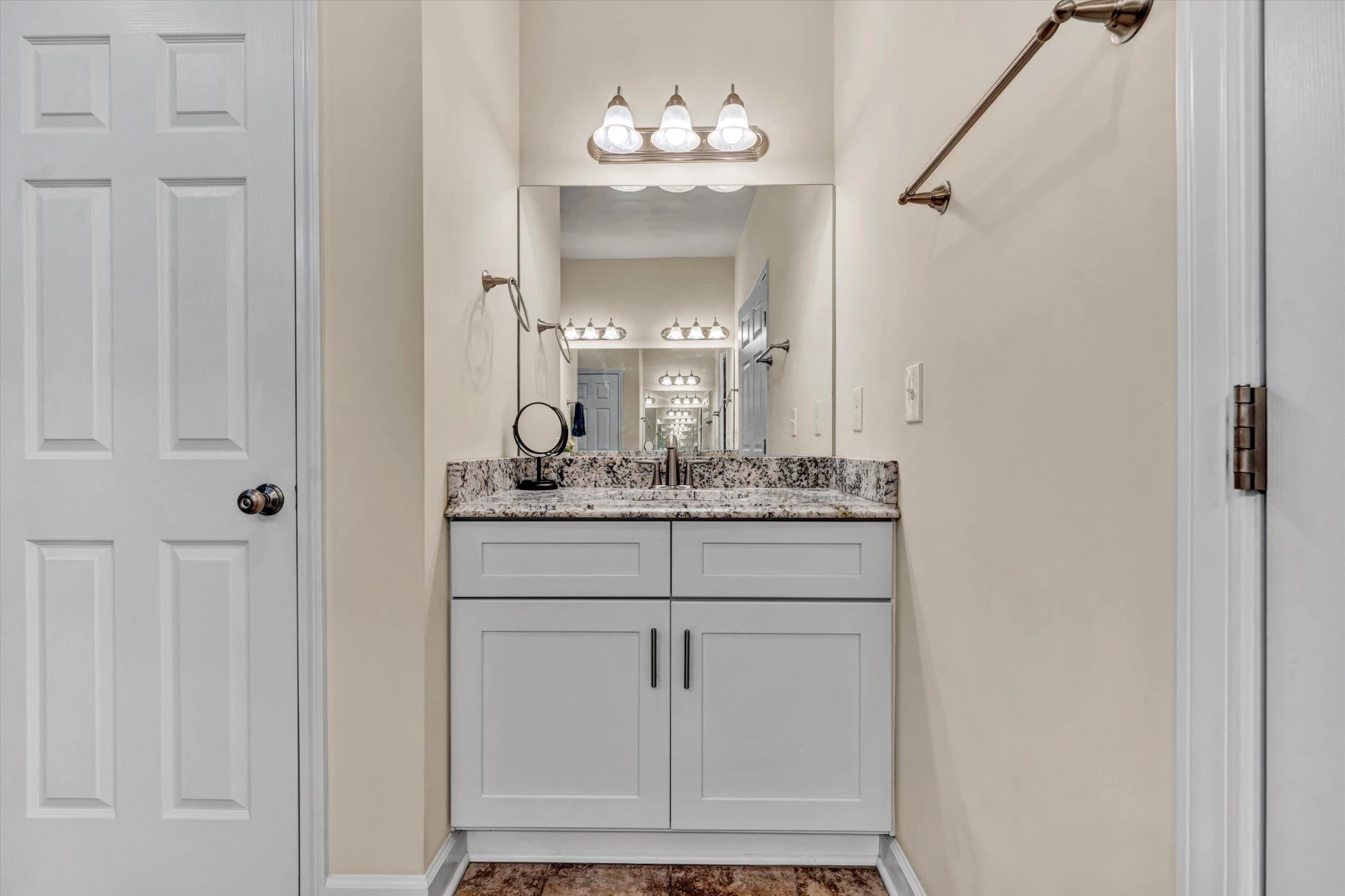 2532 Russlen DR - Photo 27