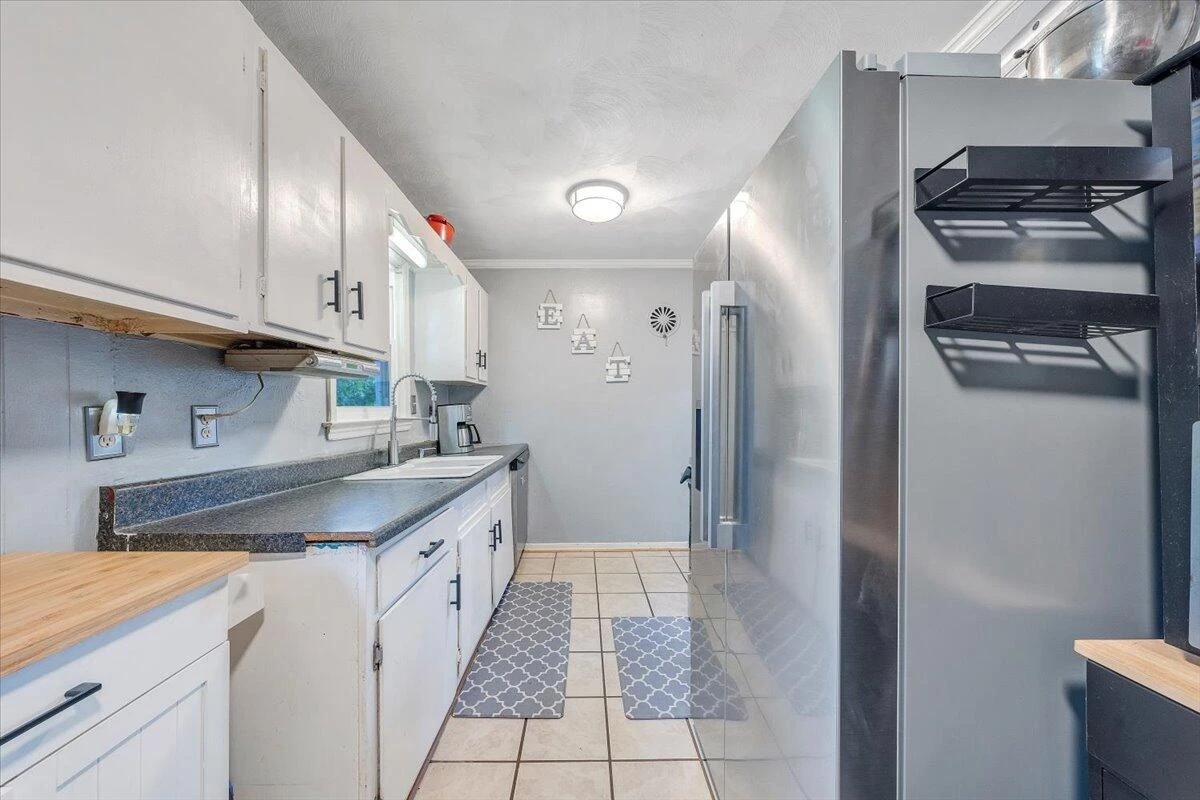 2526 Cornell DR - Photo 10