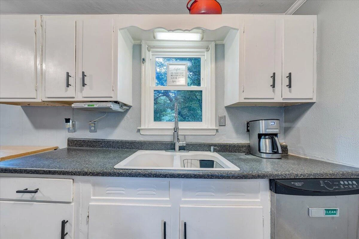 2526 Cornell DR - Photo 11