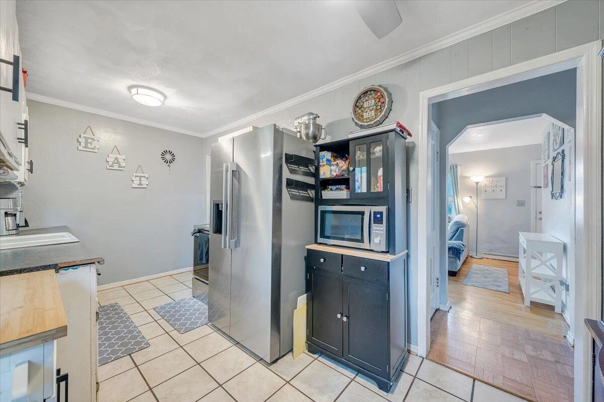 2526 Cornell DR - Photo 12